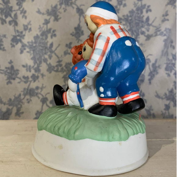 Vintage Raggedy Ann & Andy Musical Figurine It's A Small World - Picture 2 of 7